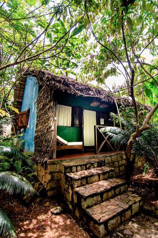 Les Bungalows D'Ambonara Hell-Ville Bagian luar foto