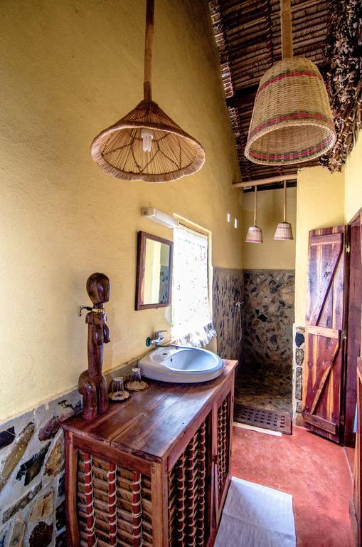 Les Bungalows D'Ambonara Hell-Ville Bagian luar foto